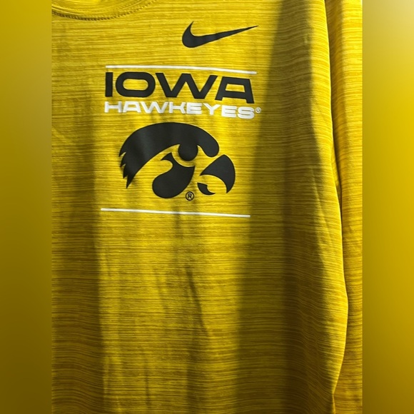 Women’s Nike Dri-Fit Yellow NCAA Iowa Hawkeyes Long Sleeve Size Large Shirt‎ - Picture 2 of 5